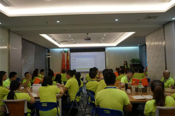 7月13日晚，賴厚平董事長在博皓總部中心會議室給我們進行了關于《客戶價值》的培訓。