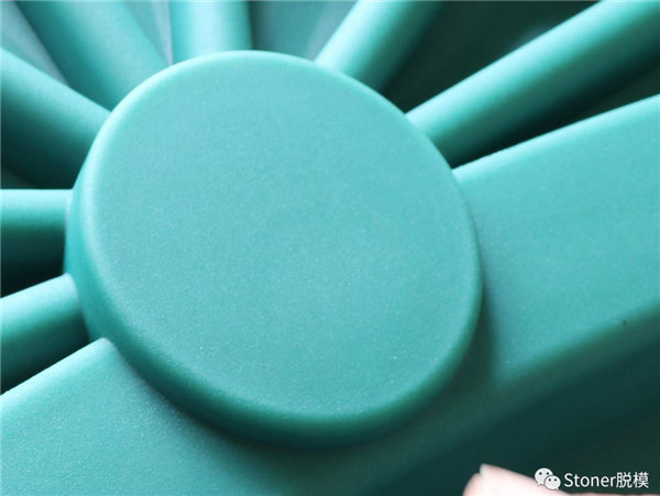 使用Stoner TraSys RotoFlow改善了產(chǎn)品質(zhì)量，提供了沒(méi)有針孔的光滑表面！