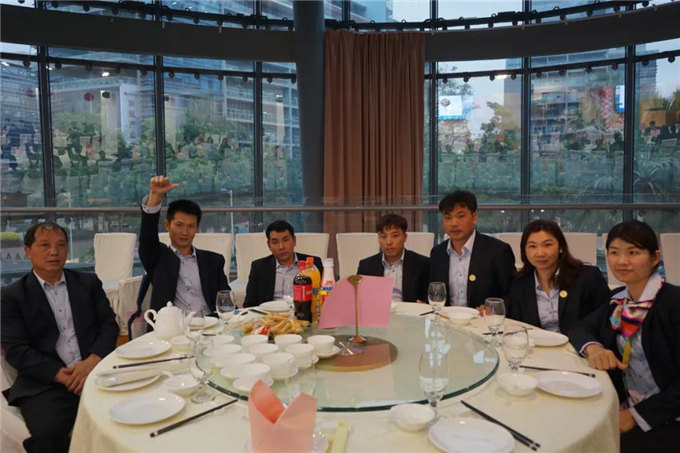 博皓家人們歡聚一堂，把酒言歡，開懷暢飲-4