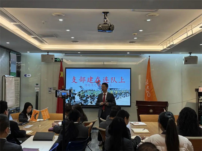 博皓賴董對“支部建在連隊上---價值體系和組織體系”進(jìn)行宣講