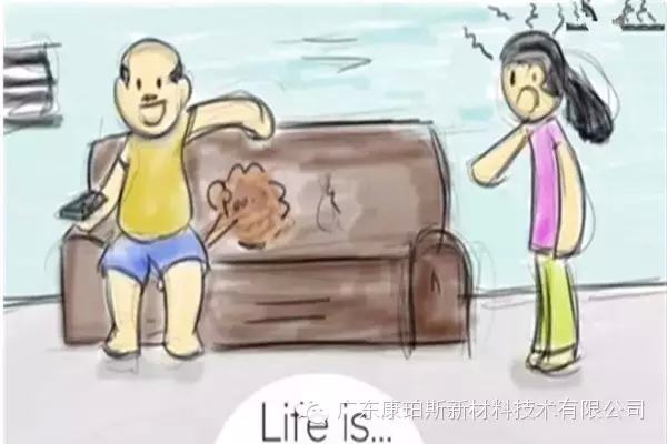 人生就是。。。 妻子已經(jīng)發(fā)火，你卻肆無忌憚地放屁“排毒氣”